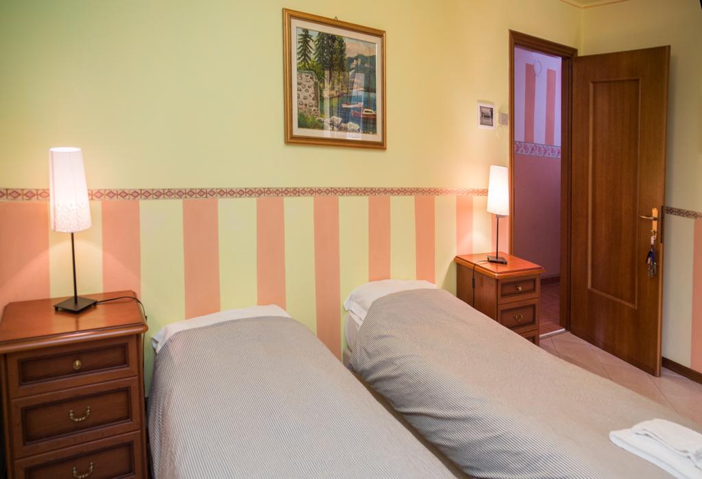 Madonna Della Neve Hotel Pettenasco Bagian luar foto