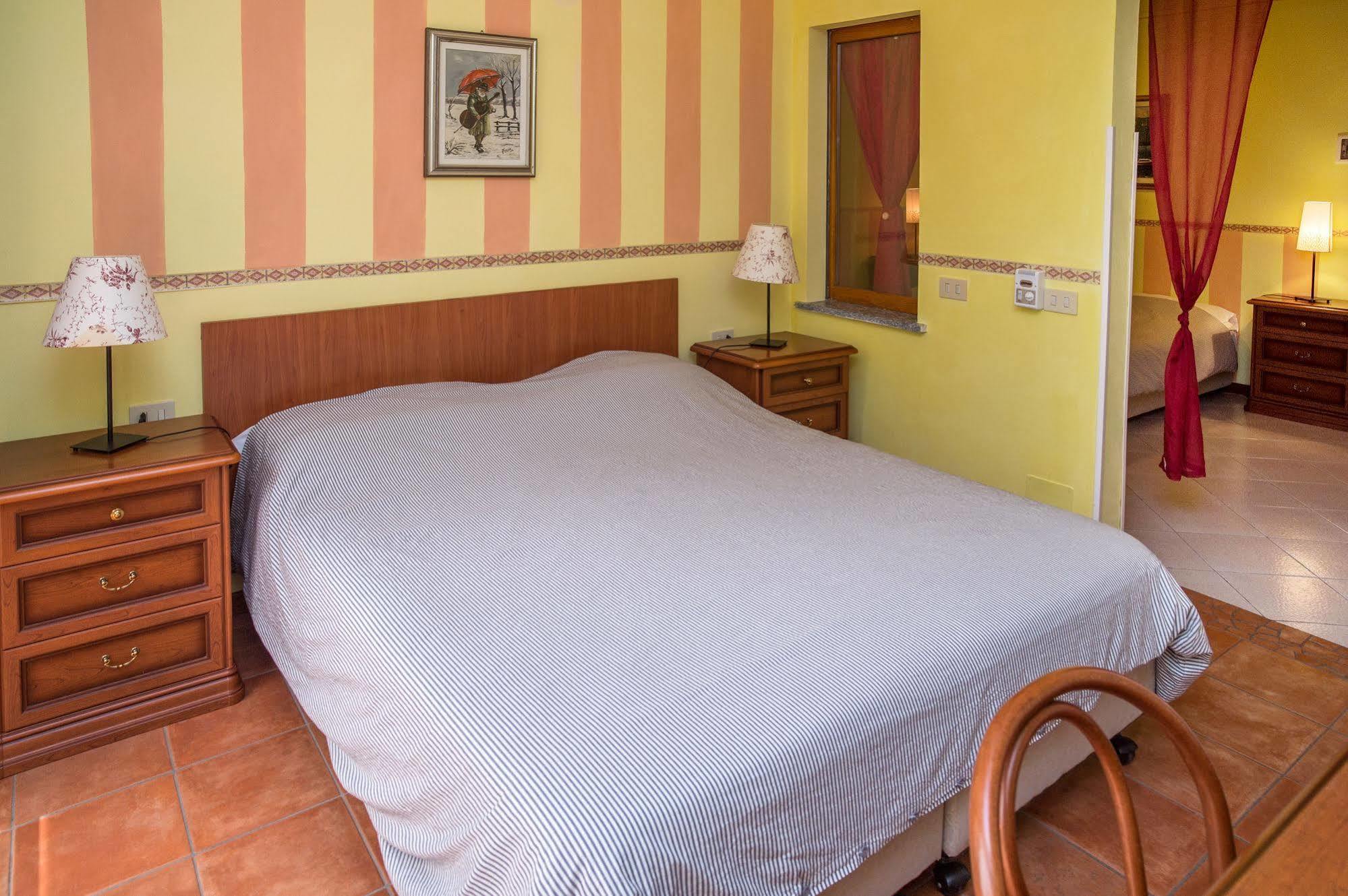 Madonna Della Neve Hotel Pettenasco Bagian luar foto