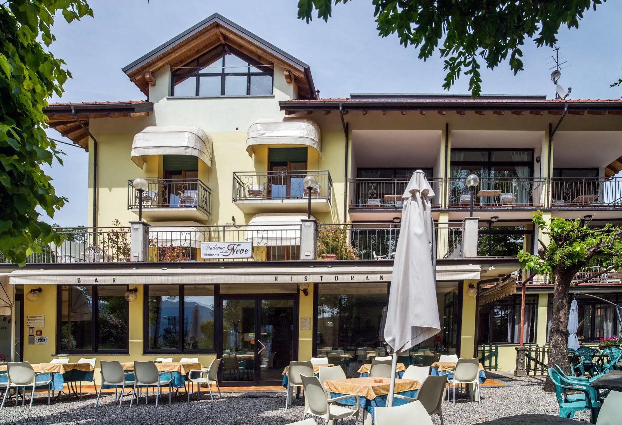 Madonna Della Neve Hotel Pettenasco Bagian luar foto