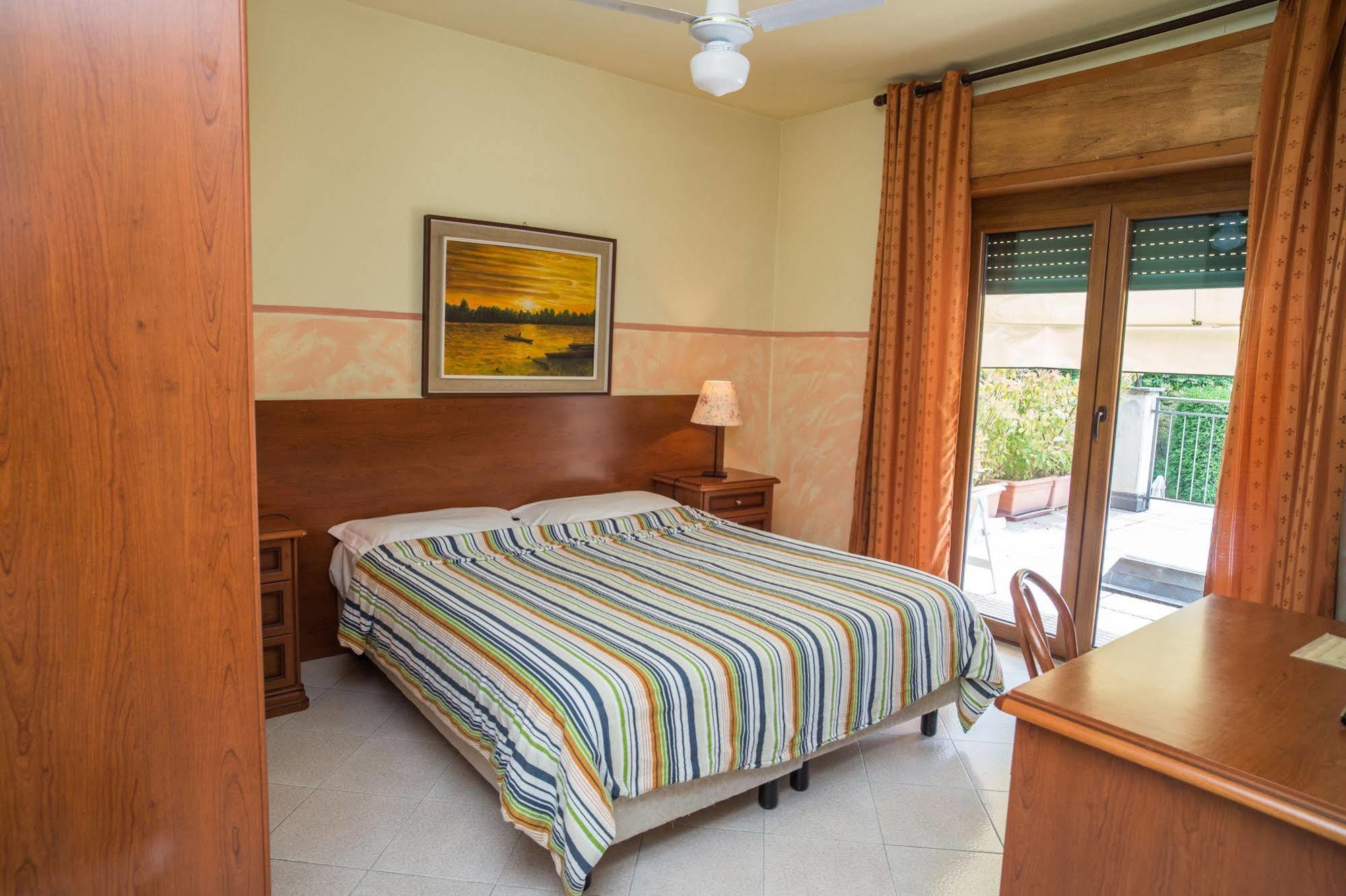 Madonna Della Neve Hotel Pettenasco Bagian luar foto