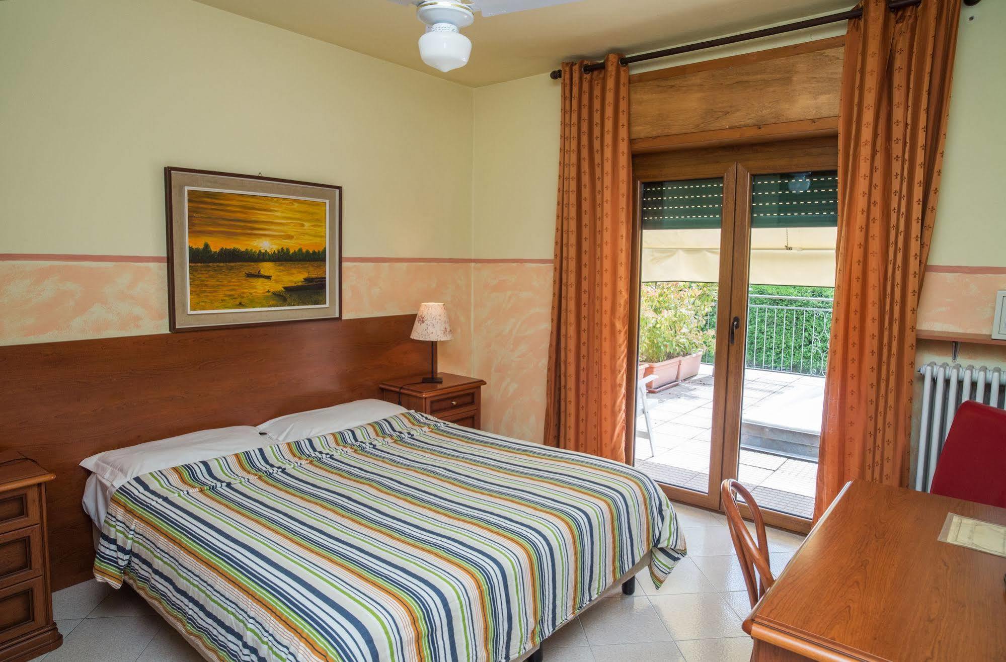Madonna Della Neve Hotel Pettenasco Bagian luar foto