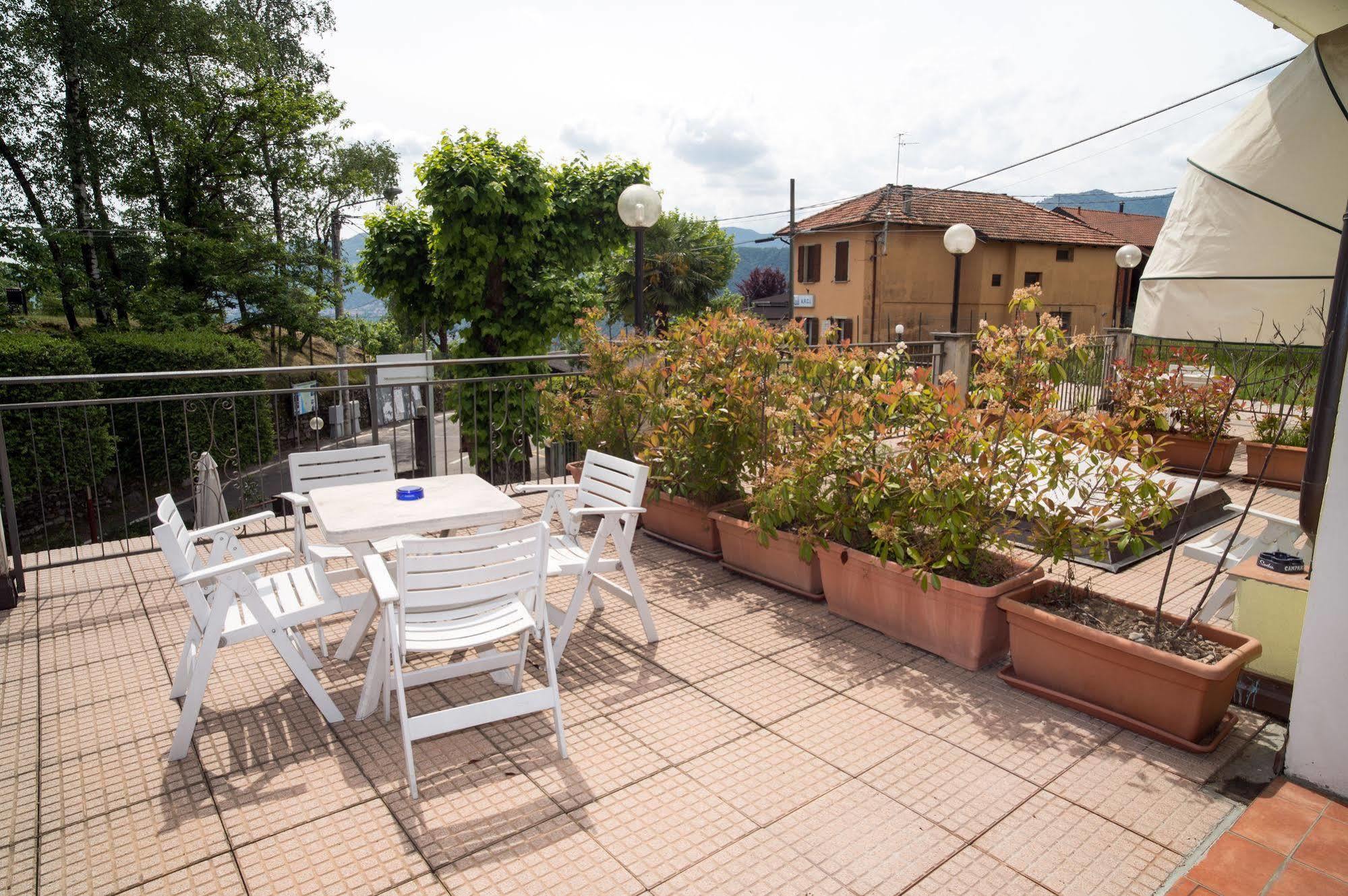 Madonna Della Neve Hotel Pettenasco Bagian luar foto